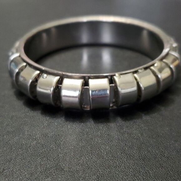 *Sale* Silver tone chunky bangle bracelet - Picture 3 of 7